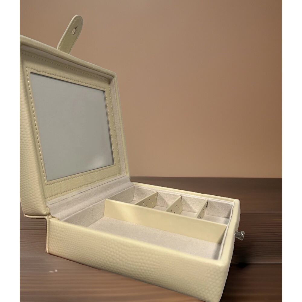 POTTERY BARN Travel Jewelry Box Cream Faux Leather Case MacKenna 5” x 6.5” x 2”